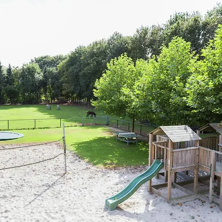 Σπίτι διακοπών Spacious In With Garden