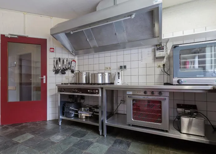 Spacious In With Garden