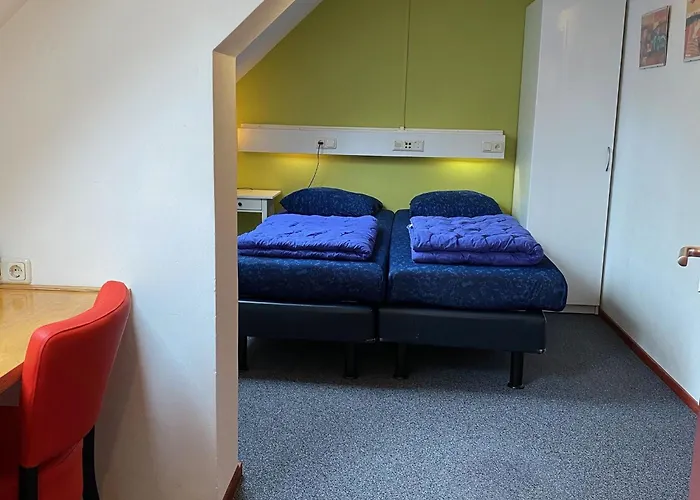 Spacious In With Garden Hébergement de vacances