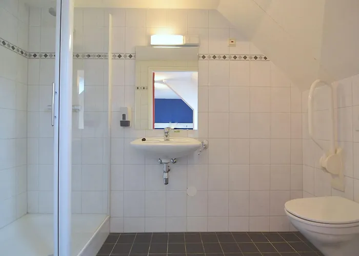 Spacious In With Garden *