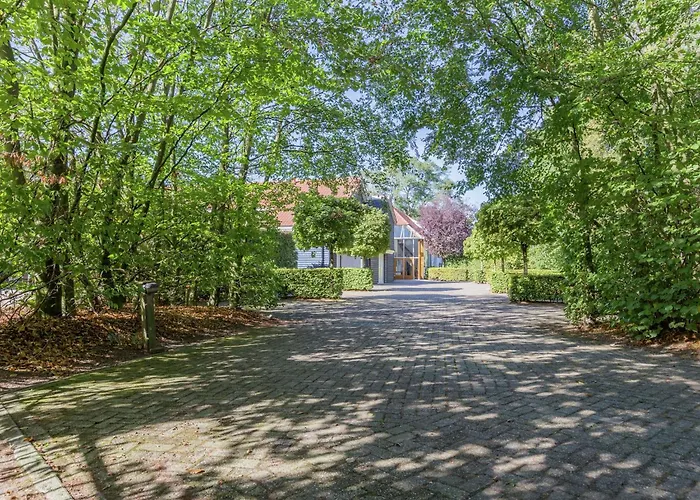 Spacious In With Garden Hébergement de vacances