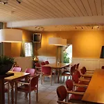 Spacious In With Garden 別荘 *