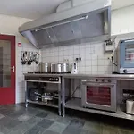 Spacious In With Garden