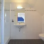 Spacious In With Garden *