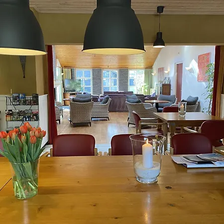 Spacious In With Garden Hébergement de vacances *