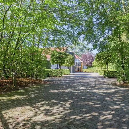 Spacious In With Garden Hébergement de vacances